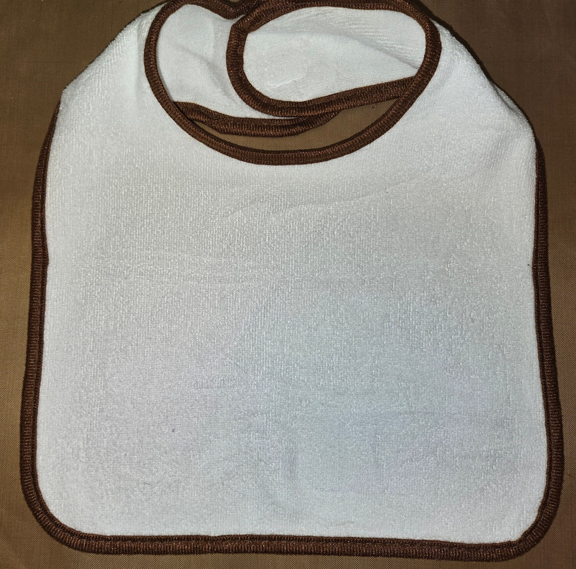 Adorable Bumblebee Baby Bib, Soft & Cute for Infants, Ideal Gift for New Parents and Newborn Celebrations